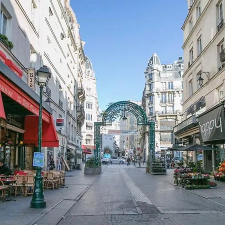 De 3 Pieces 75m2 En Plein Coeur Du Montorgueil Et Du Marais Apartment *